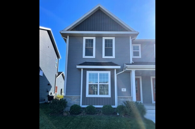 Building Photo - 621 Hillcrest Dr