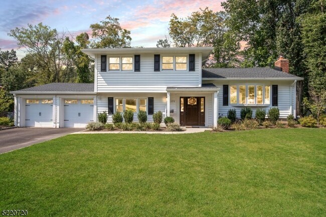 Photo - 172 Woodbine Cir House