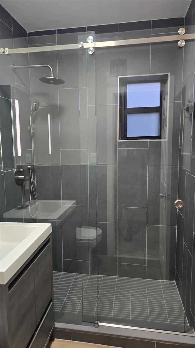 Photo - 360 NW 8th St Unidad 8