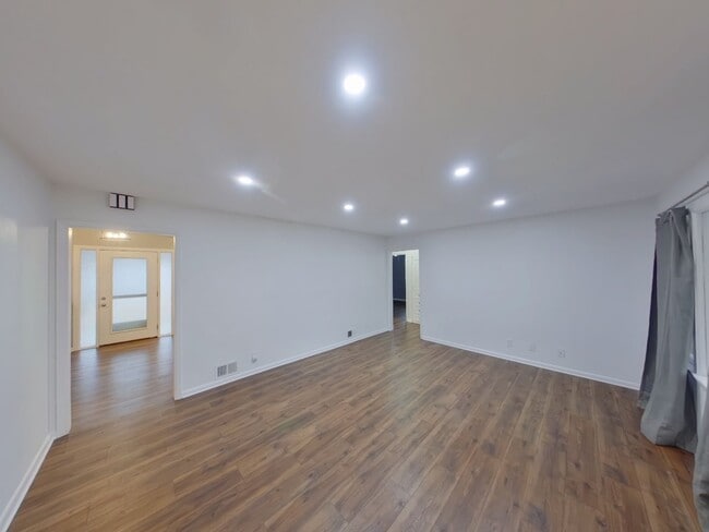 Photo - 3534 W 11th St N