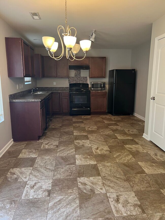 Photo - 3 bedroom, 2.5 bath home in Longs!