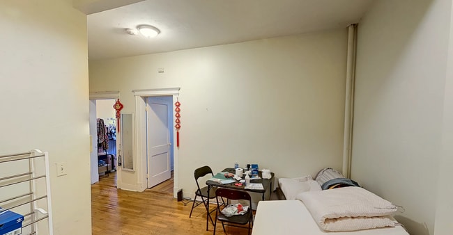 Photo - 126 Warren St