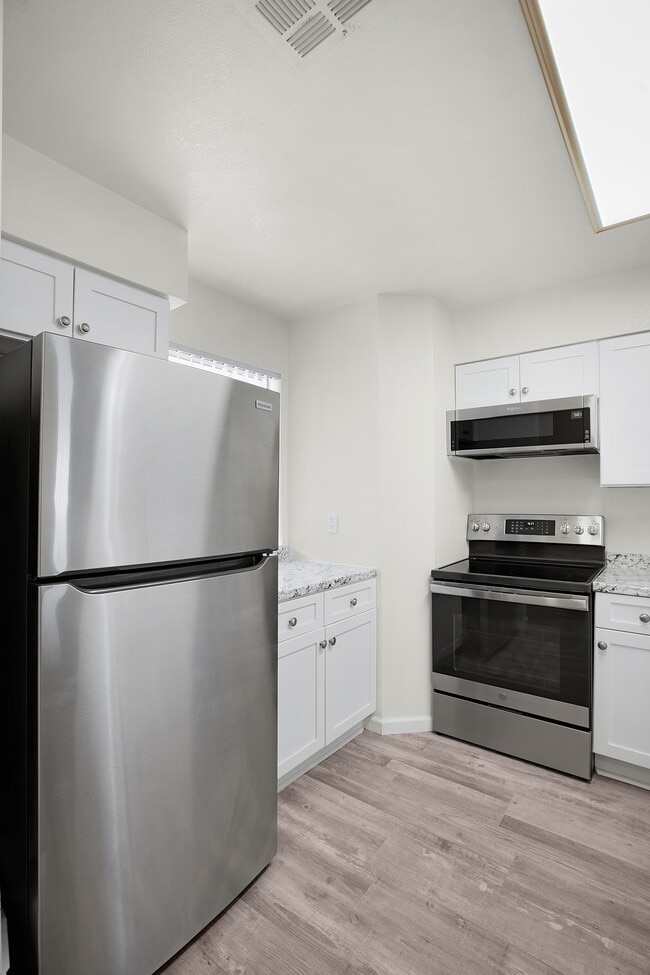 Kitchen - 2076 Mesquite Ln Unit 203