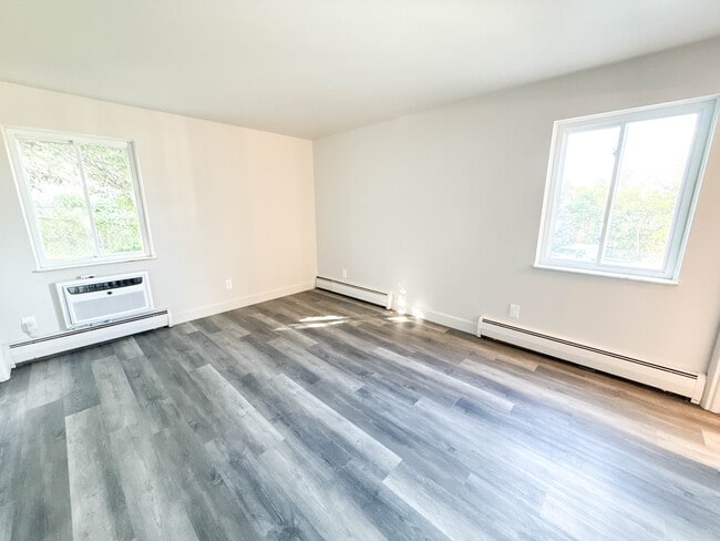 Primary Bedroom - Point South