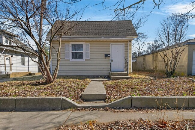 Building Photo - 1715 N Oxford St