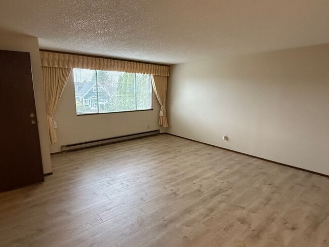 Photo - Charming Retro-Style 2 Bedroom Apartment i... Unit 3