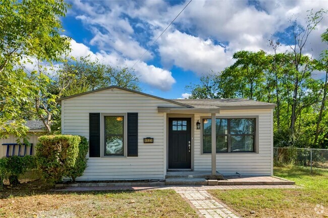 Building Photo - 4523 Rockwood Dr Rental