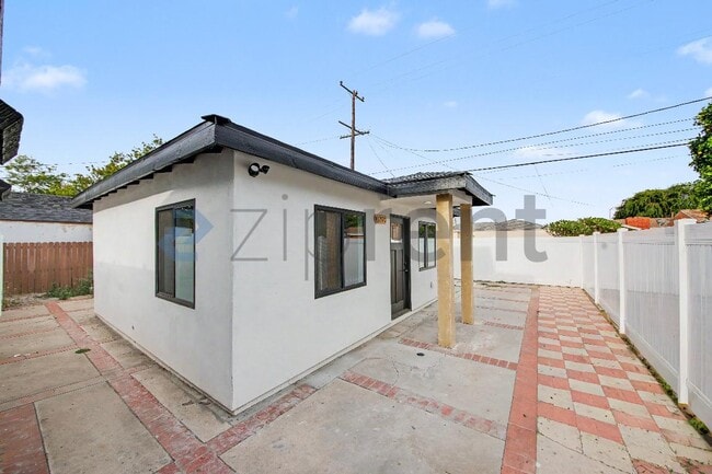Photo - Unit B