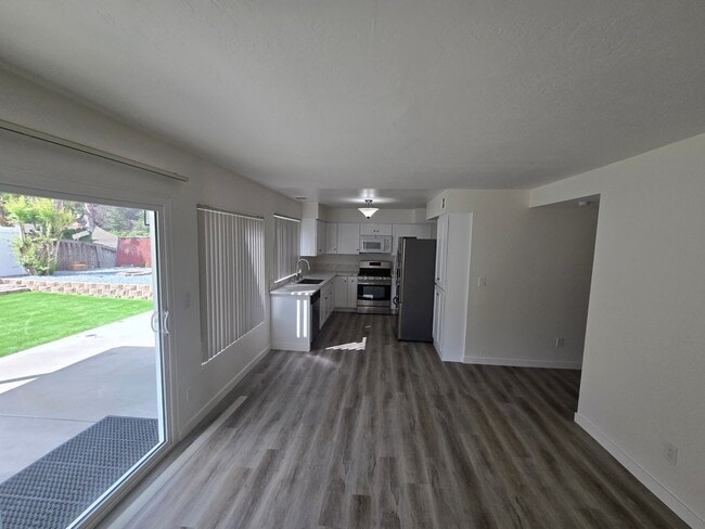 Photo - San Carlos - Cul-de-sac Location - Master ...