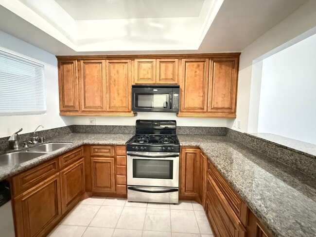 Building Photo - One Bedroom Condo in Montrose/Glendale