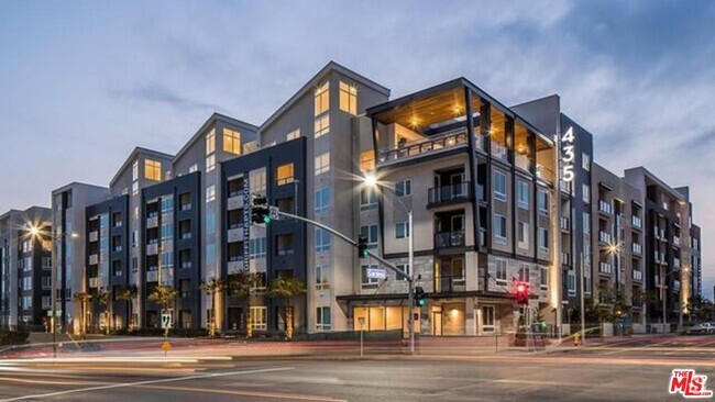 Building Photo - 435 W Los Feliz Rd Rental