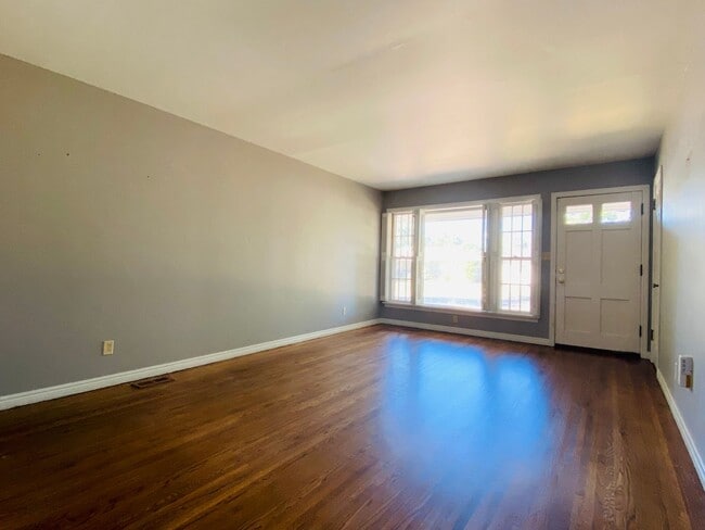 Photo - 3 bed 2 bath 1 car garage in The Village!