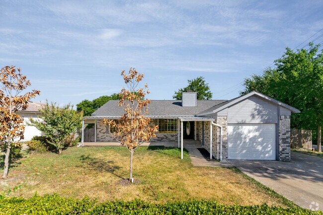 Building Photo - Charming Brick Corner Home with Spacious L...