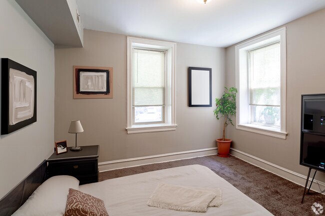 Bedroom - Lincoln Court Apartments