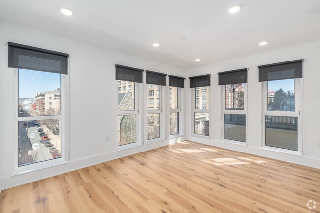 1BR, 1.5BA - 815SF - Living Room