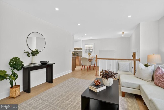 Photo - 8915 Sylvania St