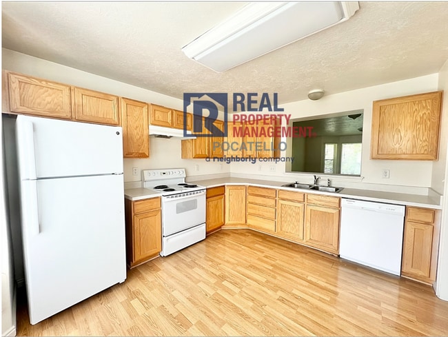 Photo - 4 Bedroom 1.5 Bath Townhome