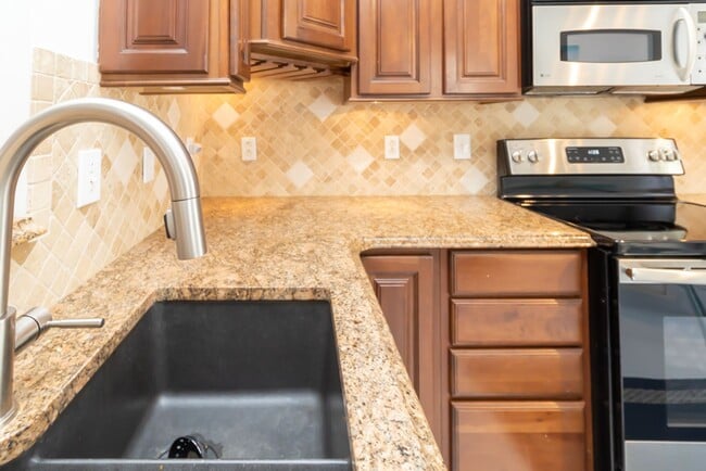 Photo - Lovely Townhome Available In Yacht Cove