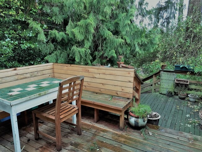 Kitchen deck - 9727 Lake Shore Blvd NE