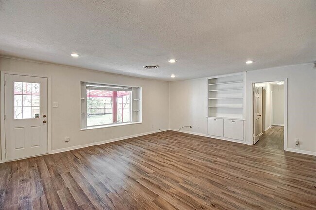 Photo - 5446 Jason St