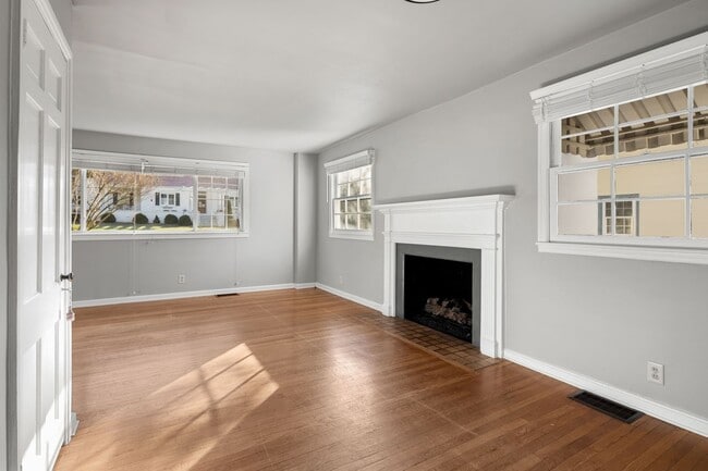 Photo - 30 Lorraine Ave