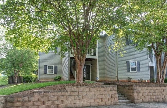 Building Photo - 3206 Selwyn Farms Ln Unit Apt 4