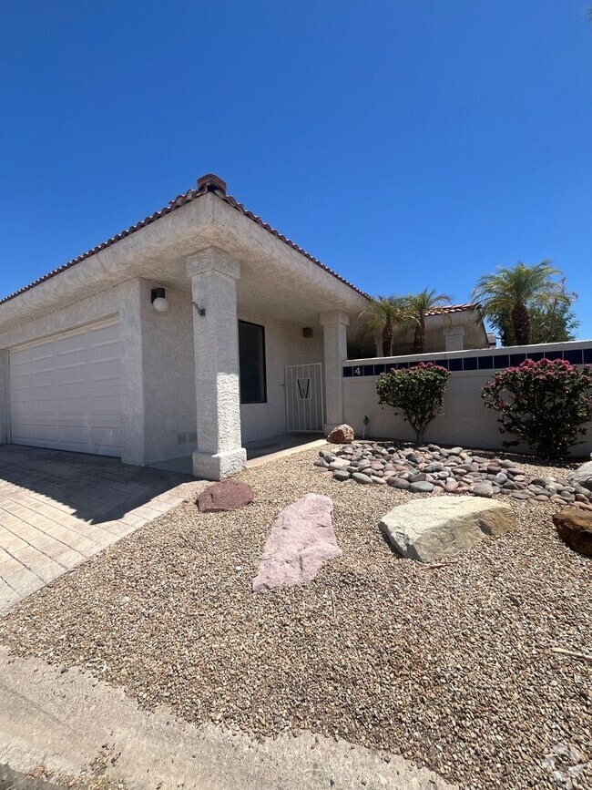 Building Photo - 3 Bed, 2 Bath in Gated Community with Lake... Rental