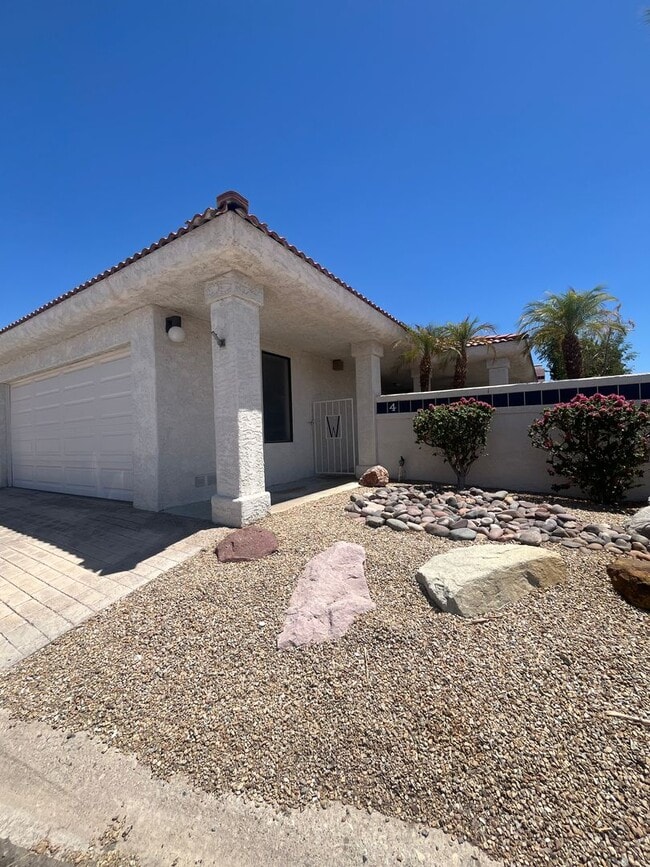 3 Bed, 2 Bath in Gated Community with Lake... - 3 Bed, 2 Bath in Gated Community with Lake... House