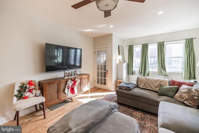 Photo - 2978 E Thompson St