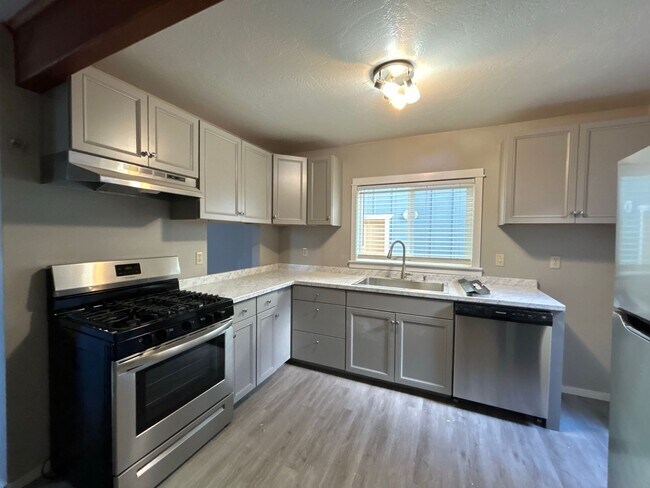 Photo - 1039 NW Ogden Ave