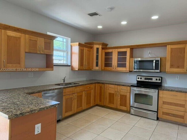 Photo - 2209 Monroe St