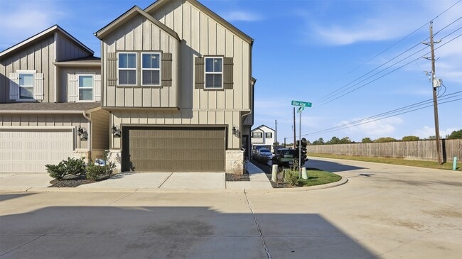 Photo - 1525 Blue Acer Dr