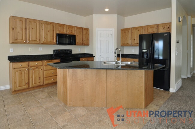 Photo - 1967 Woodview Dr W