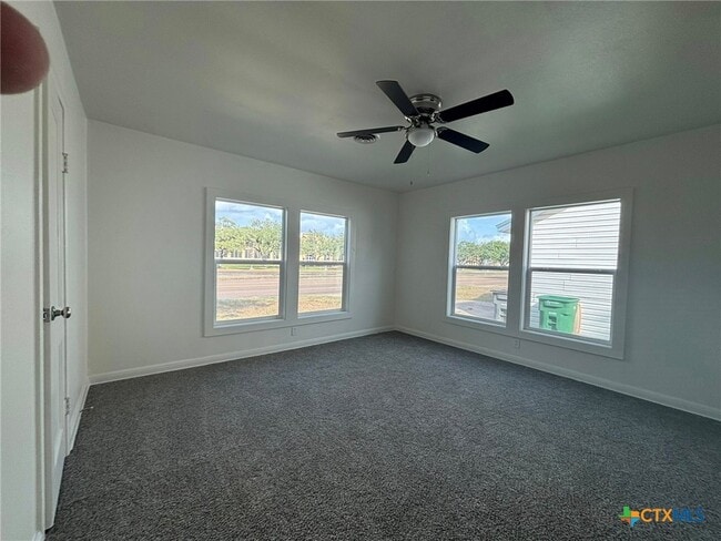 Photo - 2111 E Red River St