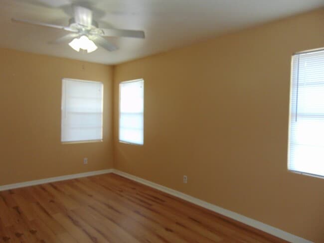 Photo - 118 E Pine Dr