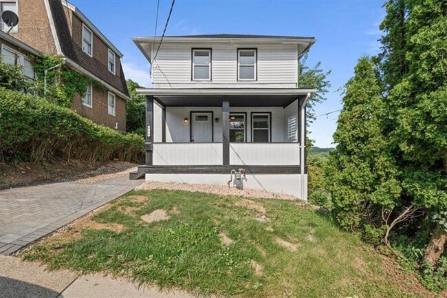 Building Photo - Spacious 4-Bedroom Home with Modern Updates & Private Driveway