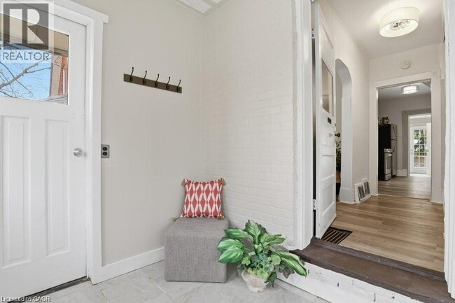 Photo - 391 Douro St