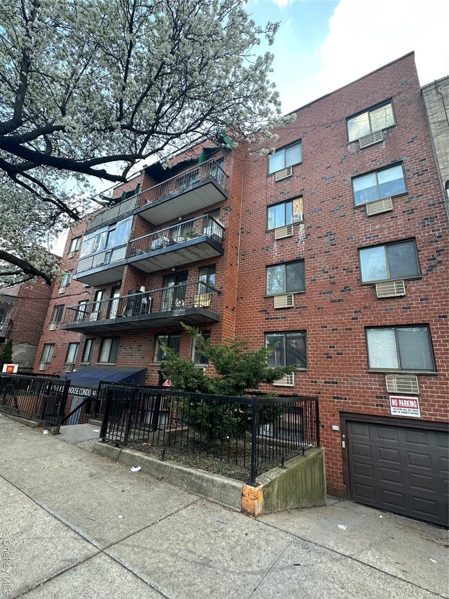 Building Photo - 41-28 71st St Unit 4D