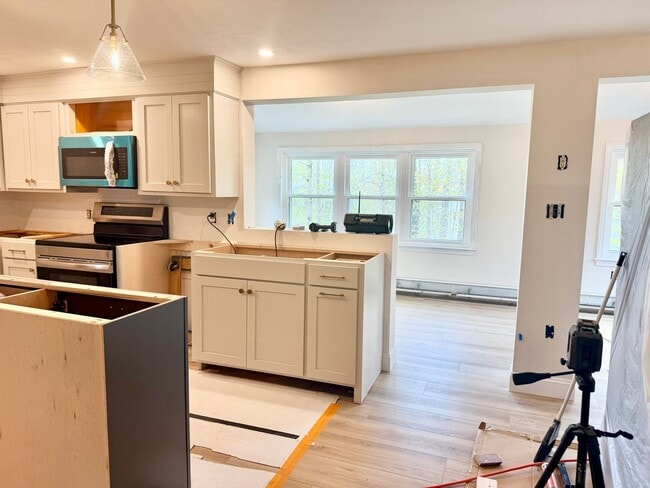 Photo - 2 Boom Rd Unit 2nd floor 3 bed rm