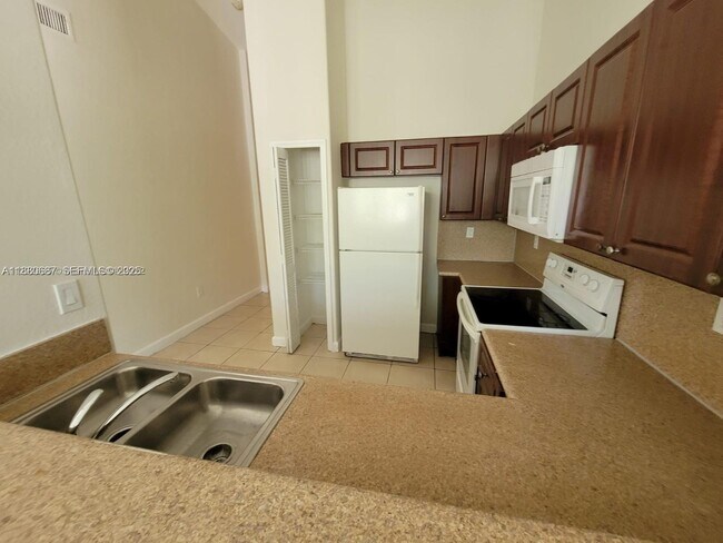 Photo - 2900 SE 17th Ave Unit 202