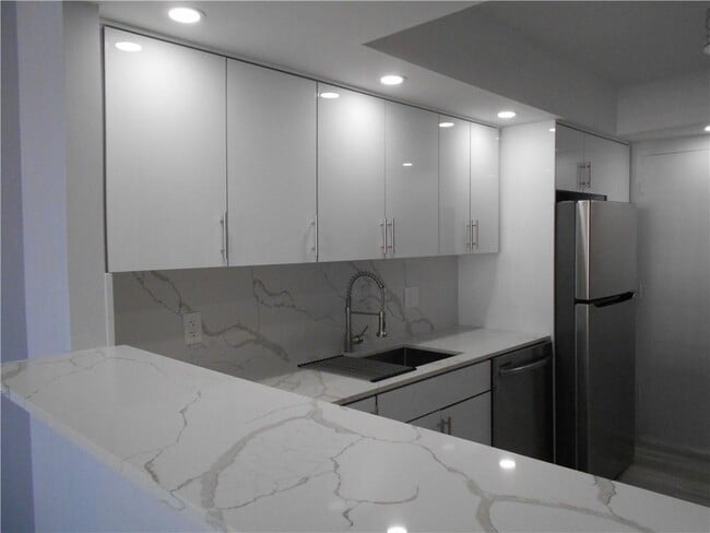 Building Photo - 1301 NE Miami Gardens Dr Rental