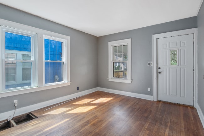 Photo - 720 Winton St