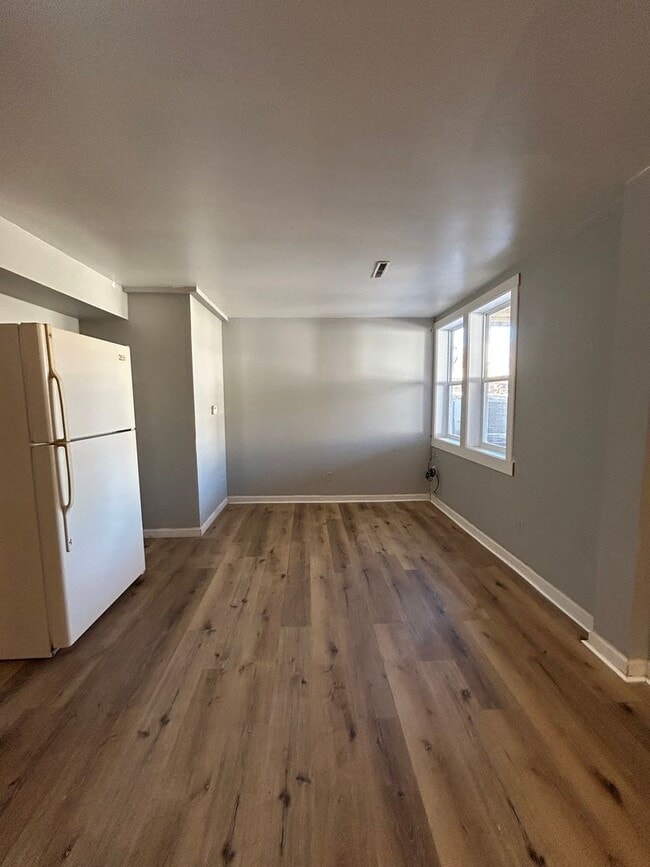 Building Photo - Black Milvus Rentals (6201 S. 42nd St.) Unit Basement