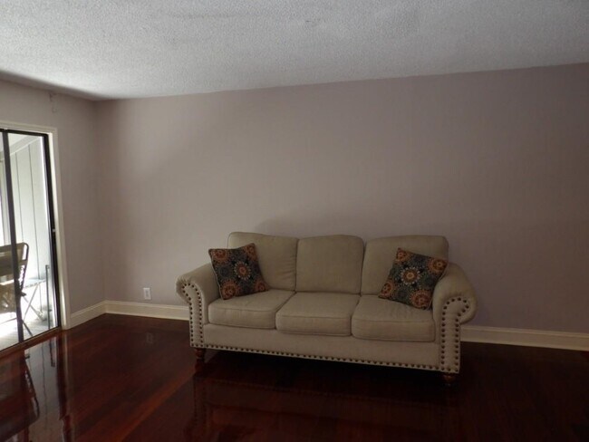 Photo - 10301 N Kings Hwy