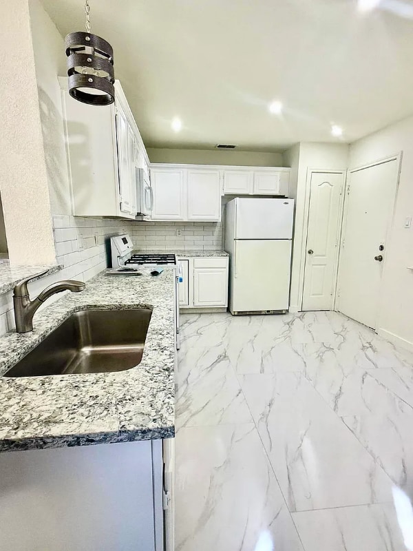 Photo - 2100 Riverplace Dr