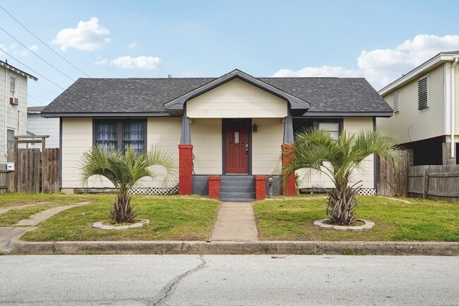 Building Photo - 5224 Bernardo De Galvez Ave