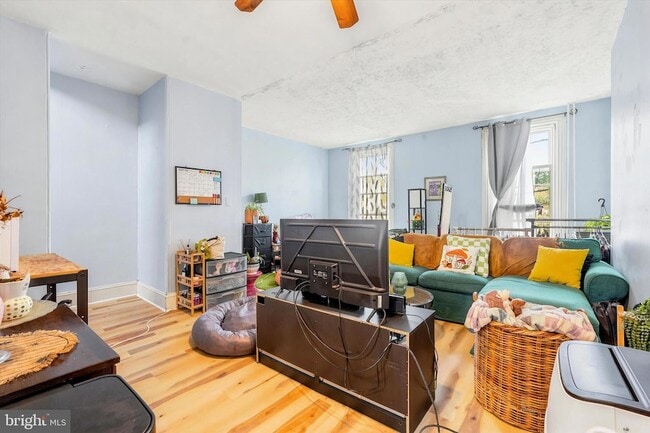 Photo - 204 Ripka St