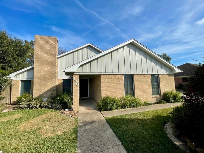 Building Photo - 870 Fenway Park