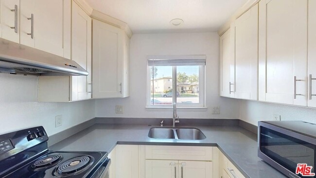 Photo - 2129 Monroe St