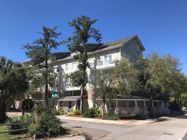 Building Photo - Lion's Gate - Private 2 Bedroom, 2 Bathroom Apartment in Midtown